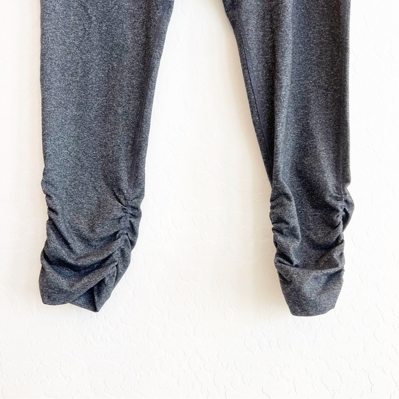 Beyond Yoga Women’s Heathered Grey Ruched Leggings Crop Mid-Rise Small - Picture 3 of 7